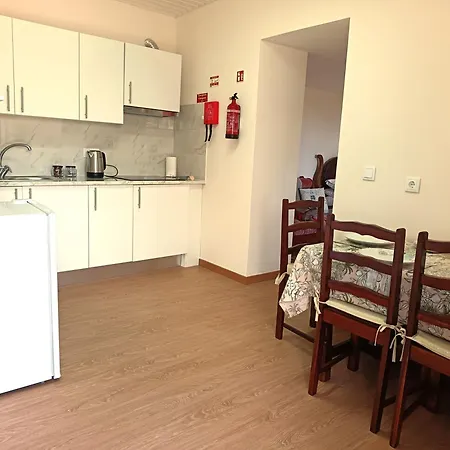 Adelaide's * 蓬塔杜帕戈